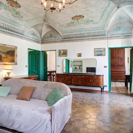 Borgo Di Rollo Con Vista Panoramica